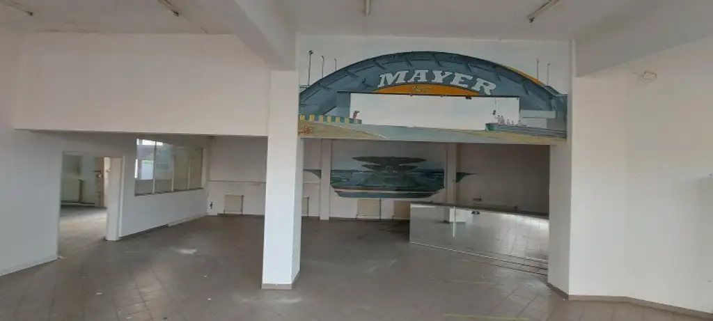 Ehemaliger Schauraum mit Werkstatt