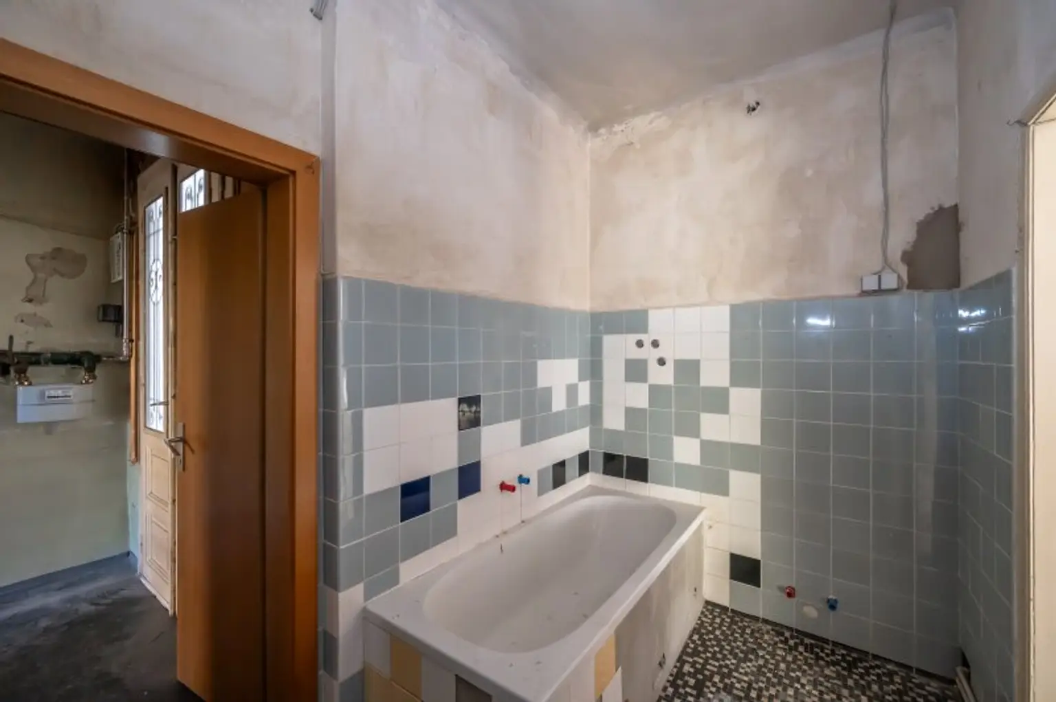 ++Fasangarten++ Altbau mit Potenzial – sanierungsbedürftige 3-Zimmer-Wohnung