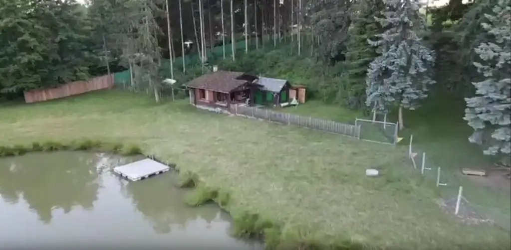 *** IHR PRIVATES PARADIES *** EIGENER FISCHER/BADE-SEE ***  GROSSTIERHALTUNG *** und vieles mehr....