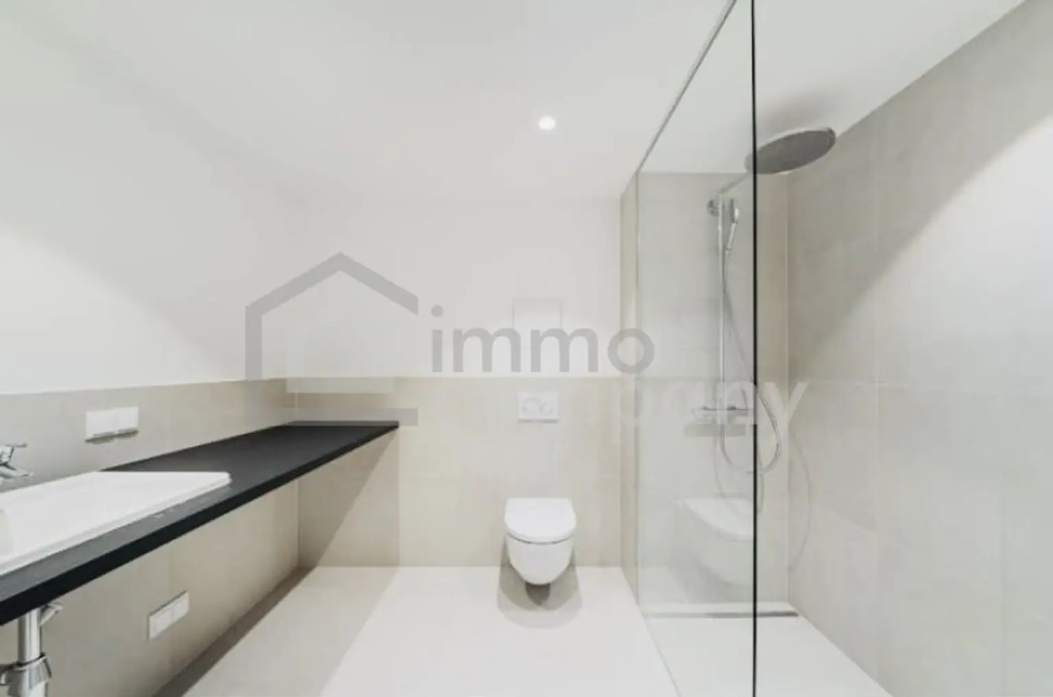 Schöne und moderne Wohnung mit eigenem Garten und Terrasse! 15. Bezirk. U3 und U6!
