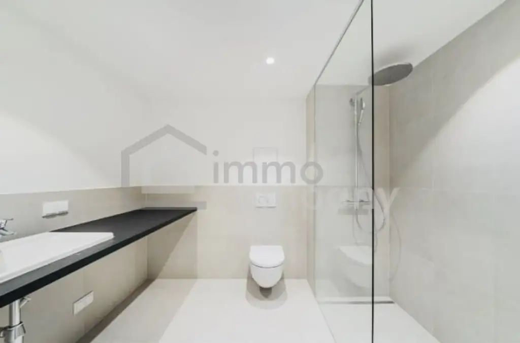 Schöne und moderne Wohnung mit eigenem Garten und Terrasse! 15. Bezirk. U3 und U6!