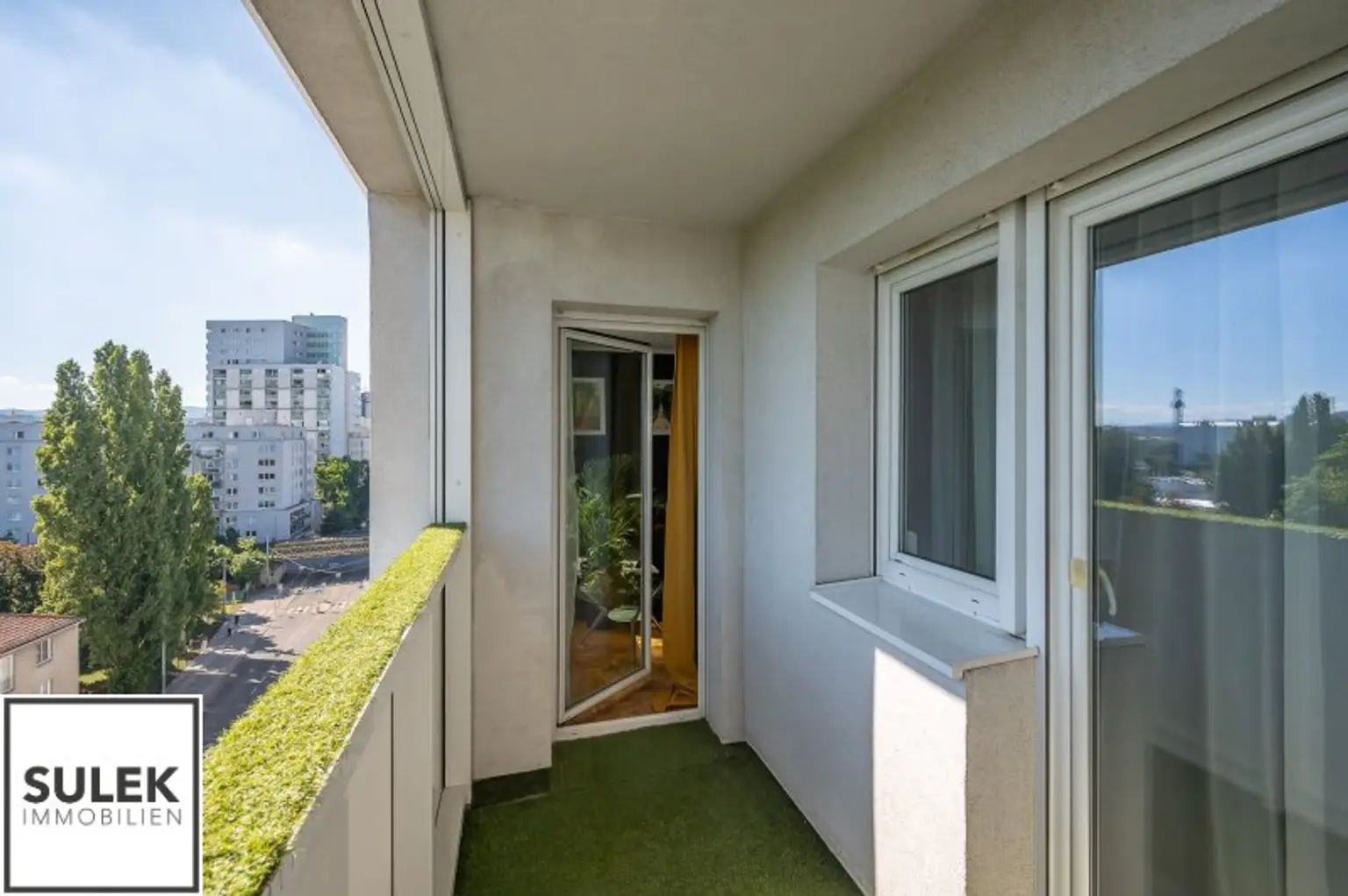 befristet vermietete 3 Zimmer -Wohnung mit Loggia im 8.Stock inkl. Fernblick