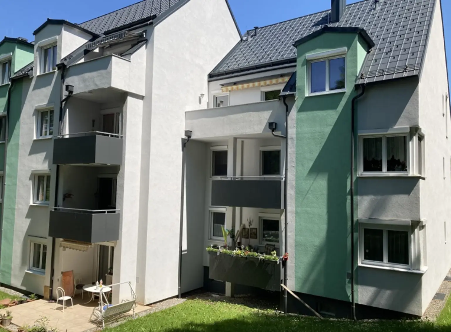 Sehr gepflegte und barrierefreie 4-Zimmer Eigentumswohnung in zentraler, ruhiger Wohnlage mit Grünblick. Empfehlenswert!
