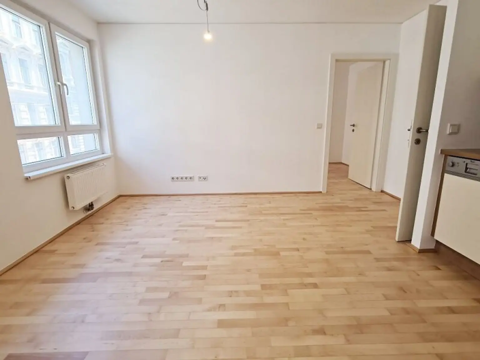HÖRLGASSE BEIM SCHLICKPLATZ, gepflegte 45 m2 Neubau, 2 Zimmer, Komplettküche, Duschbad, Parketten, 2. Liftstock