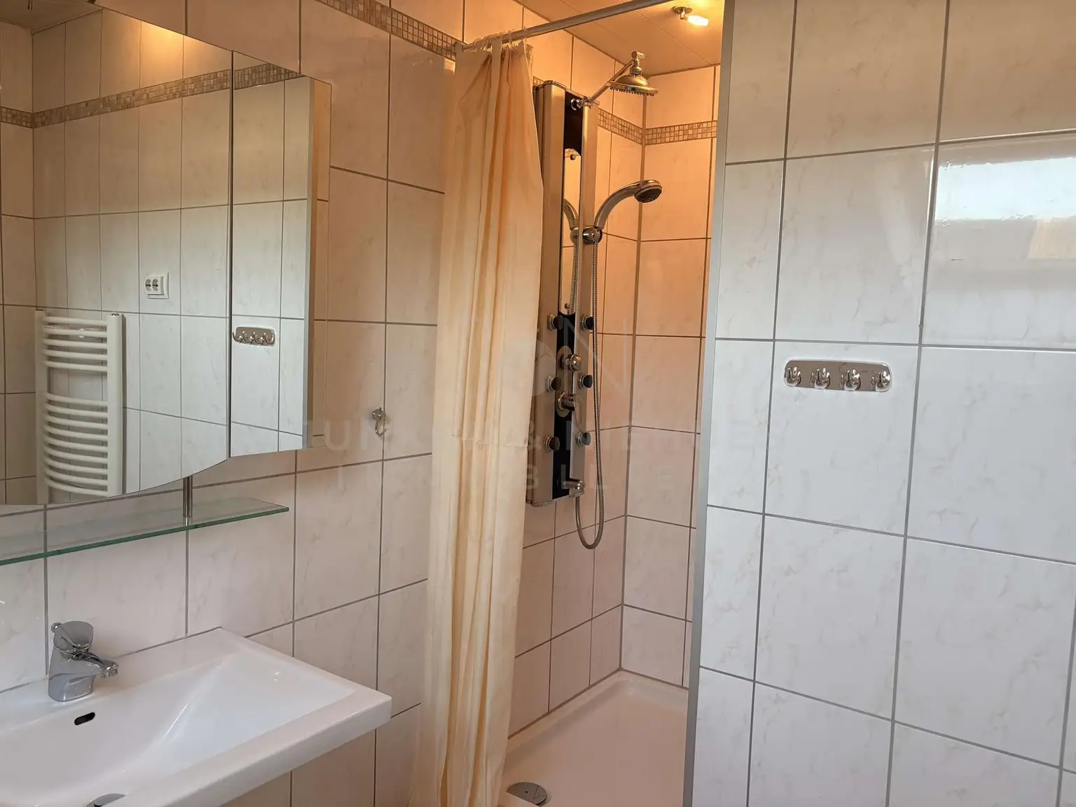 Dusch-und Wannenbad OG