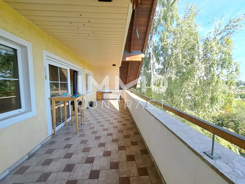Großzügige Dachwohnung inklusive Eigengarten, Garage und Keller