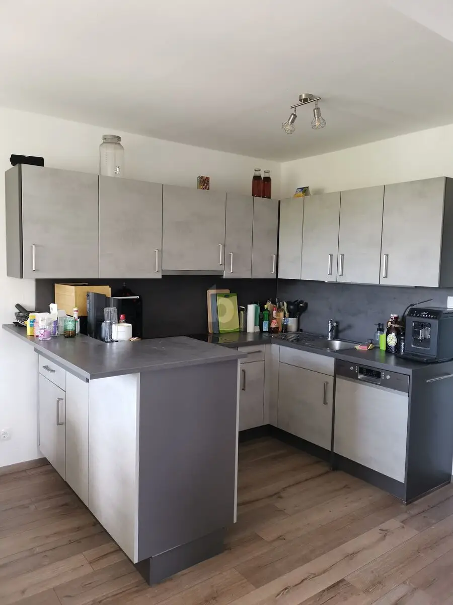 ZENTRALE LAGE, VOLLSTÄNDIG RENOVIERT, SEHR HELL