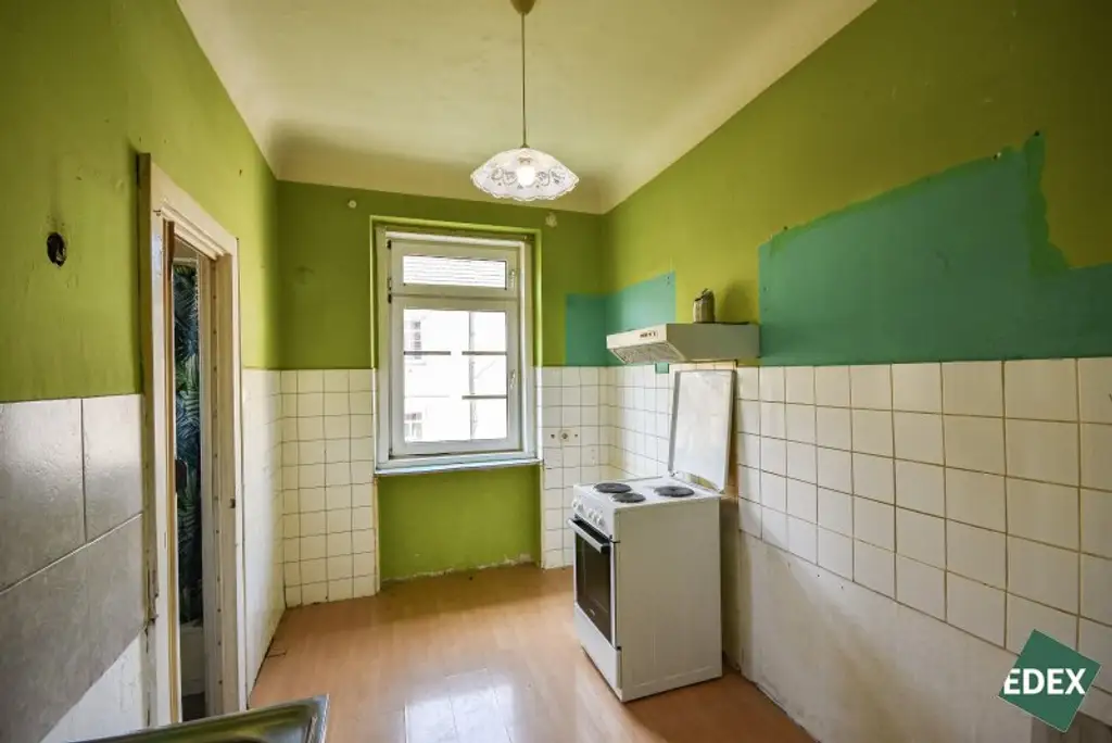 Charmante 2-Zimmer-Altbauwohnung mit separater Küche – renovierungsbedürftig, aber mit viel Potenzial!