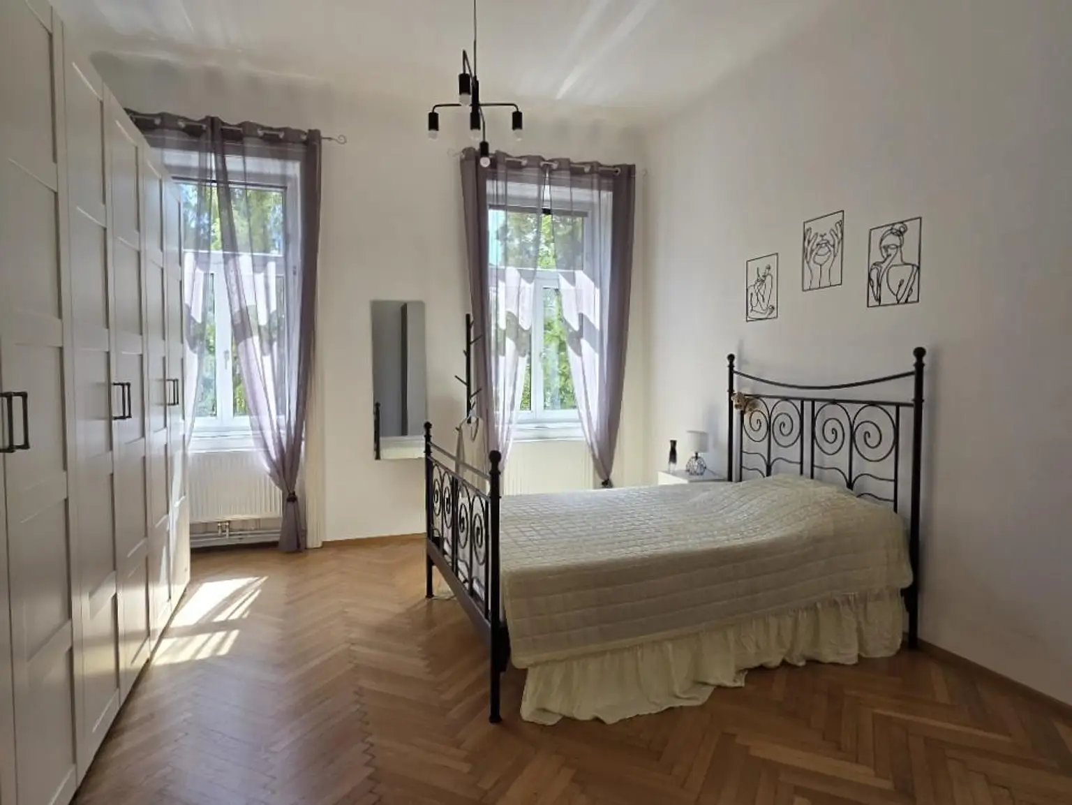 Schlafzimmer 1