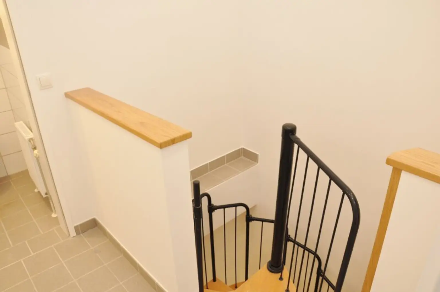 Erstbezug | Top sanierte 2-Zimmer Maisonette | 2 Balkone | unbefristet