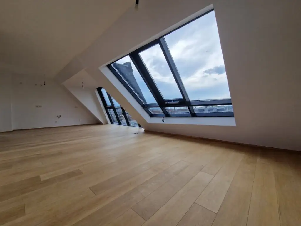 Traumhafte DG-Wohnung in 1020 Wien – modern, vollsaniert mit Terrasse und 5 Zimmern!