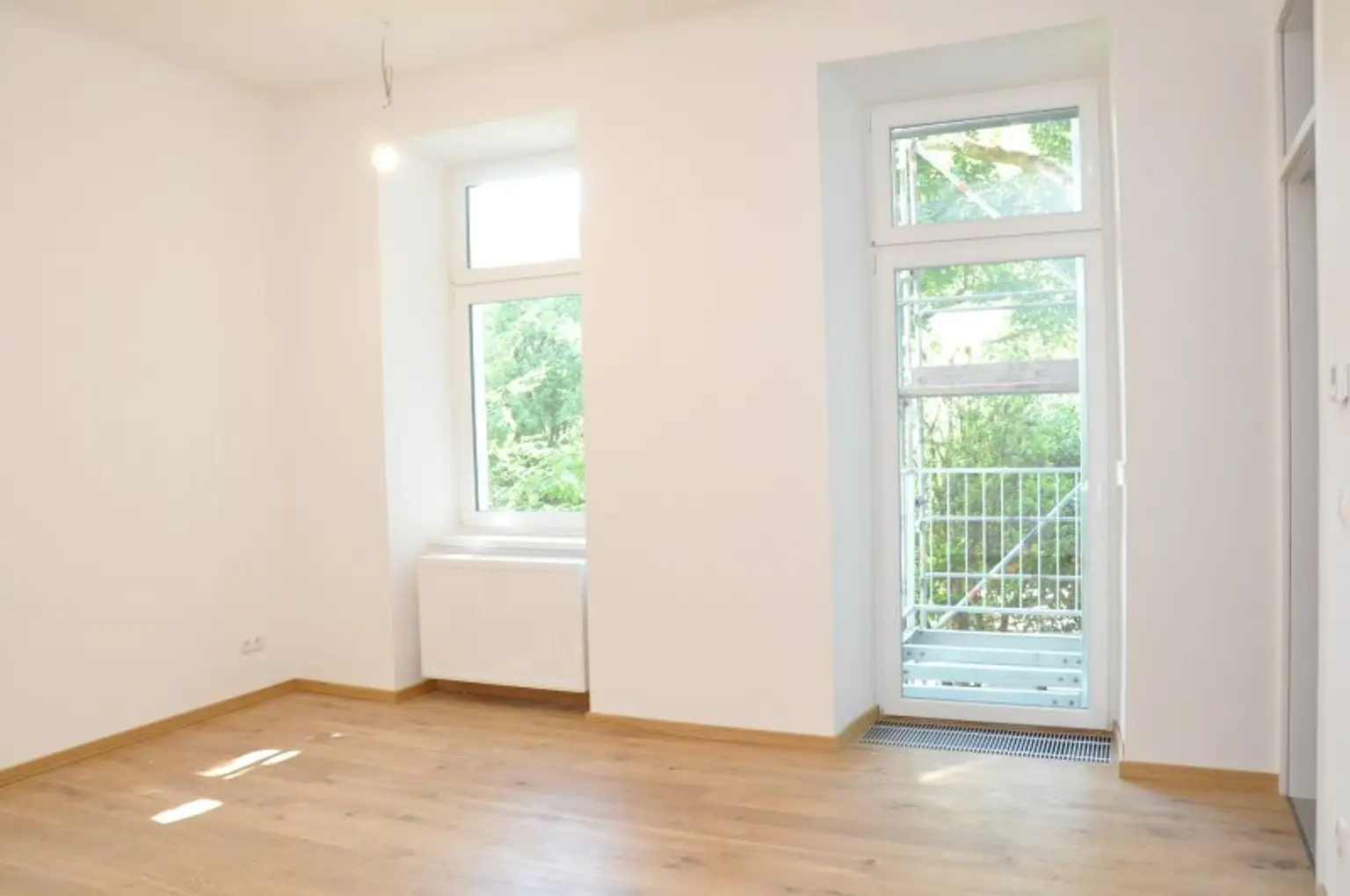 Erstbezug | Top sanierte 2-Zimmer Maisonette | 2 Balkone | unbefristet