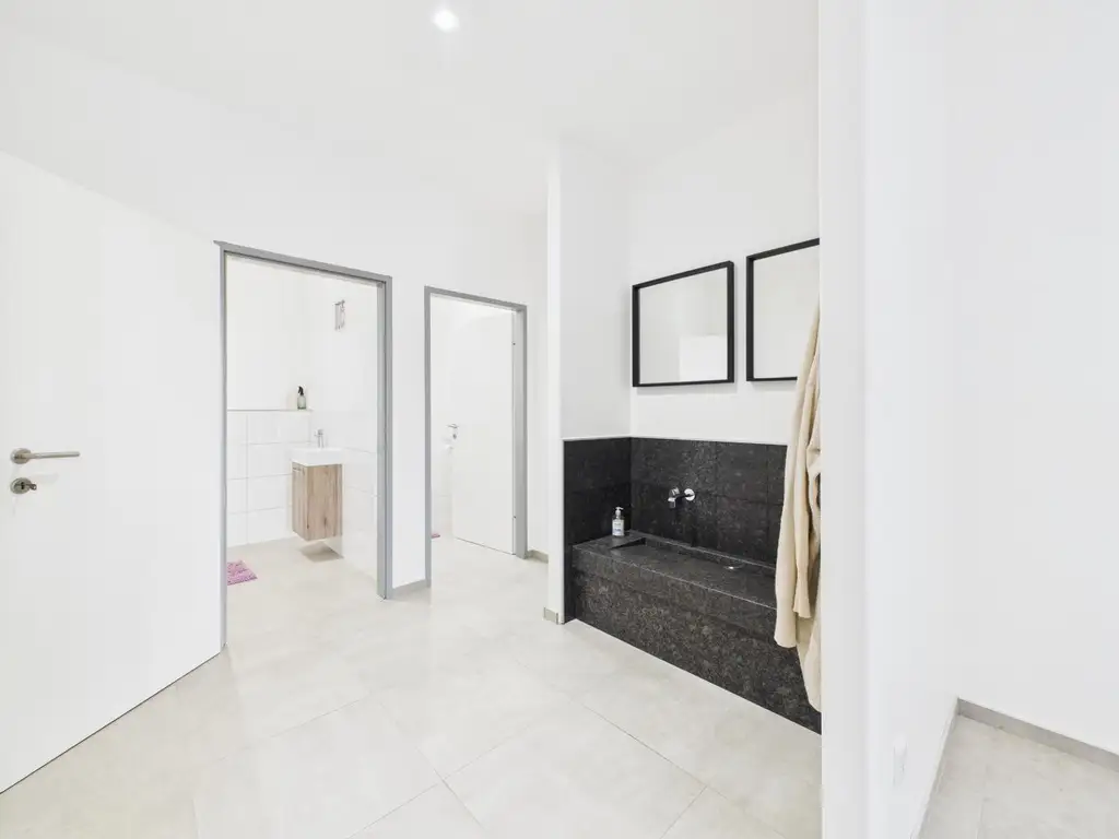 Kernsaniertes Anlageobjekt mit großzügigen Büroflächen und Wohneinheiten in 4050 Traun