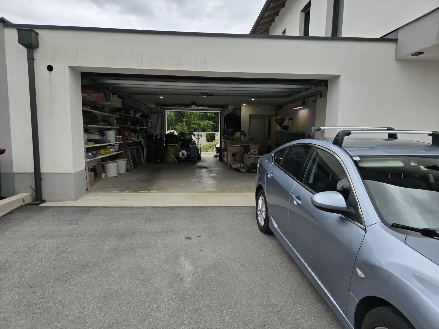 Carportfläche vor Doppelgarage - Zufahrtstraße Nord-Westen