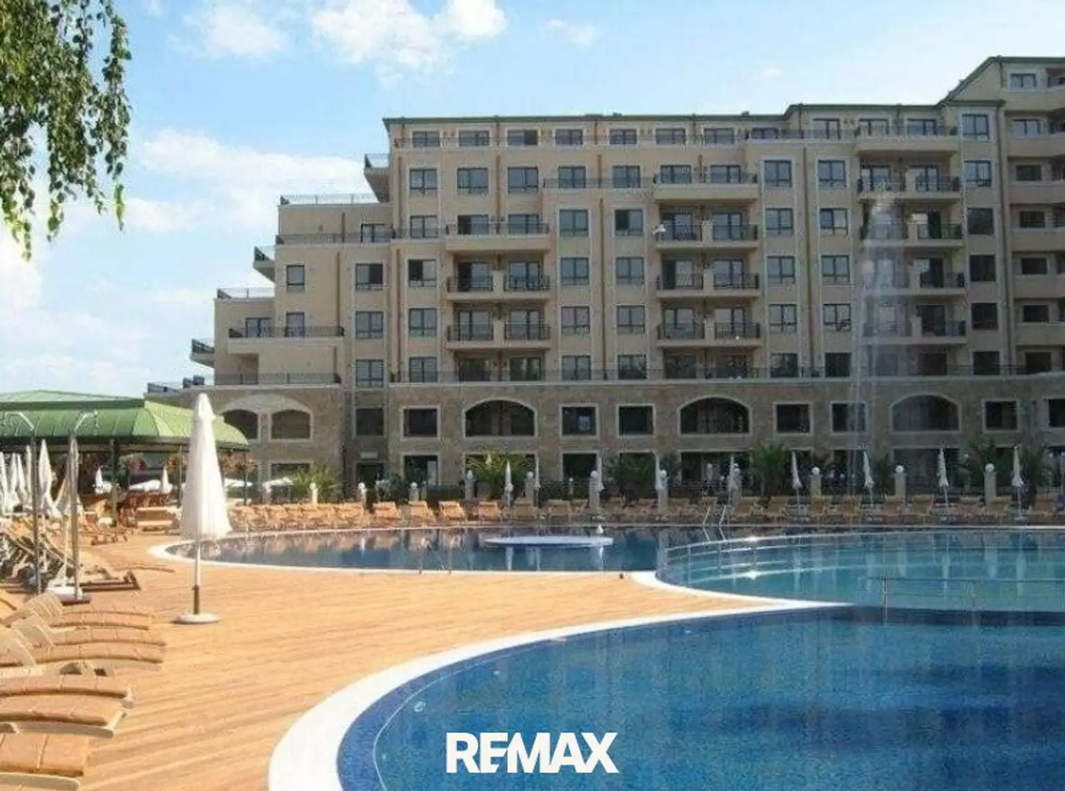 21 Poolbereich BG