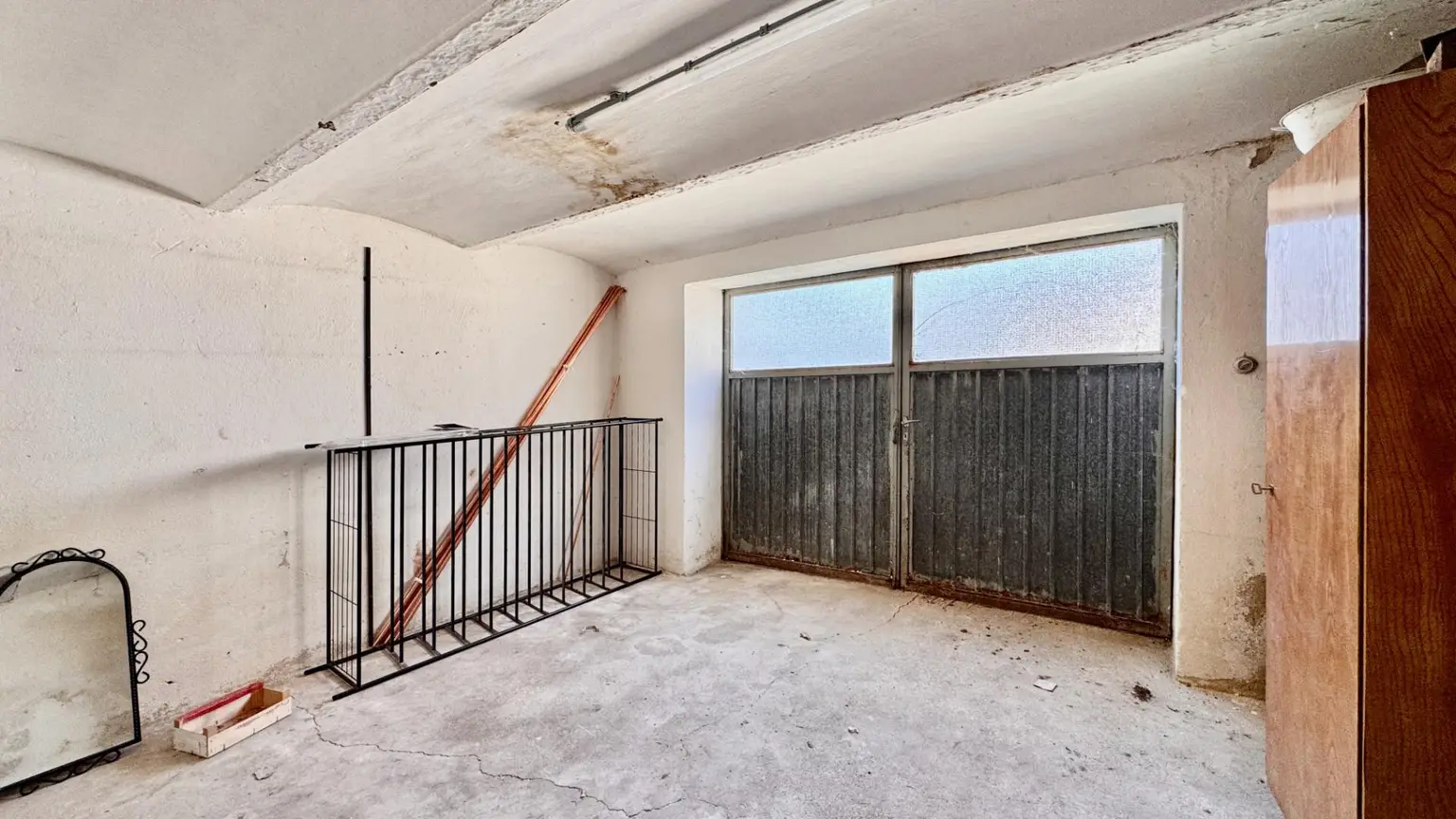 Ehemaliges Bauernhaus mit Nebengebäuden