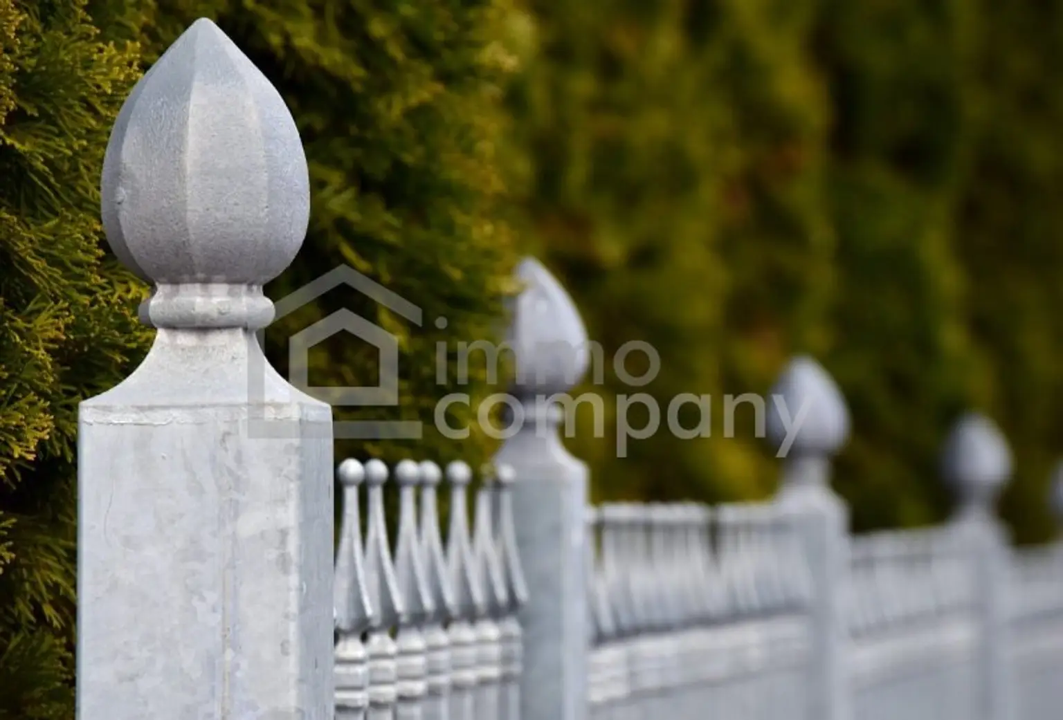 fence-3046271_1280