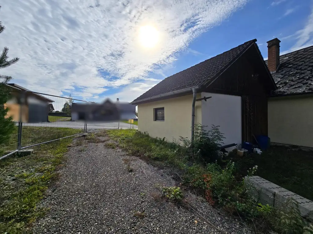 Dreikanthof mit vier Grundstücken in einer Sackgasse (ruhige Lage)