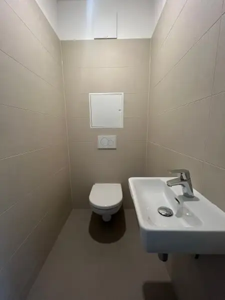 Neuwertige Balkonwohnung inkl. DAN-Küche mit Grünblick & hohem Freizeitkomfort