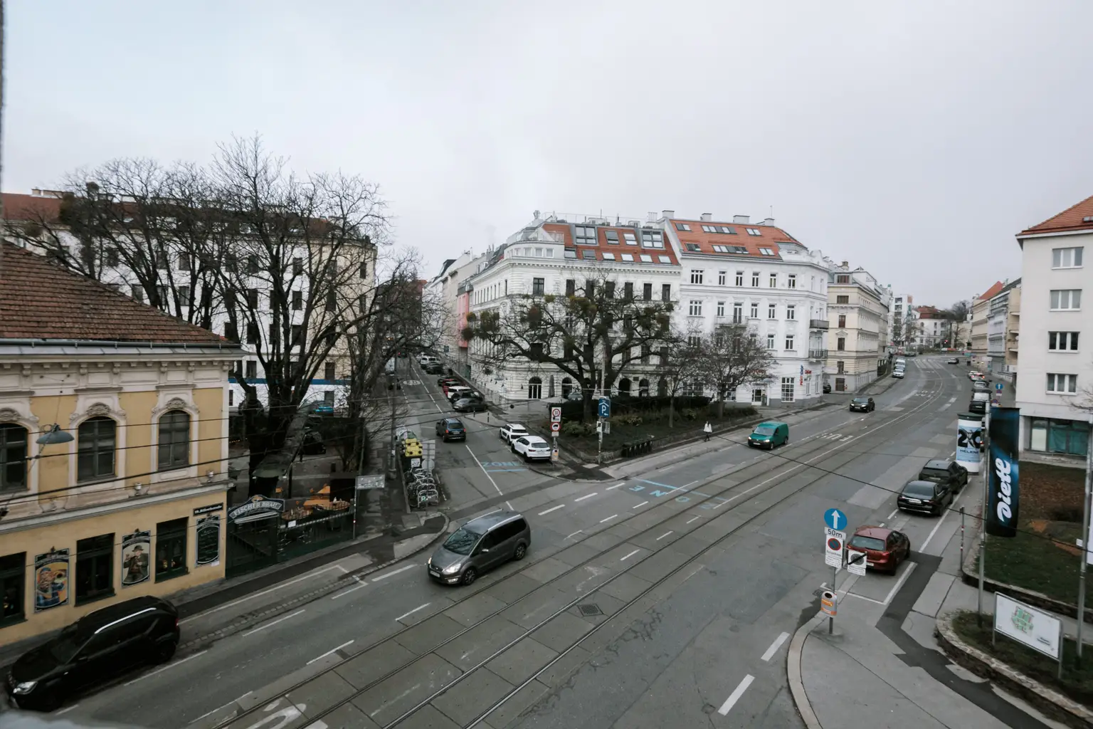 Sanierungsbedürftiges 4 Zimmer Altbau-Juwel in sehr guter zenraler Lage von Döbling!
