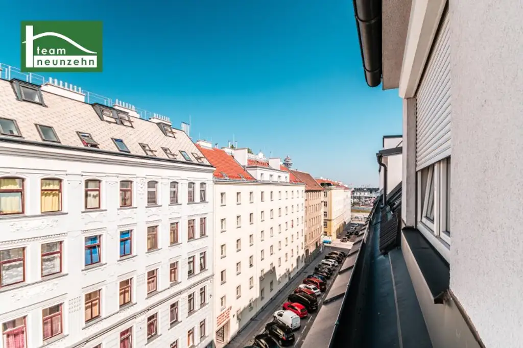 EIGENBEDARF ODER INVESTMENT MIT ca. 3,5% RENDITE! SEHR GUTER ZUSTAND! SANIERTE & MÖBLIERTE DACHGESCHOSS-WOHNUNG INKL. KÜCHE! SOFORT BEZIEH- ODER VERMIETBAR!