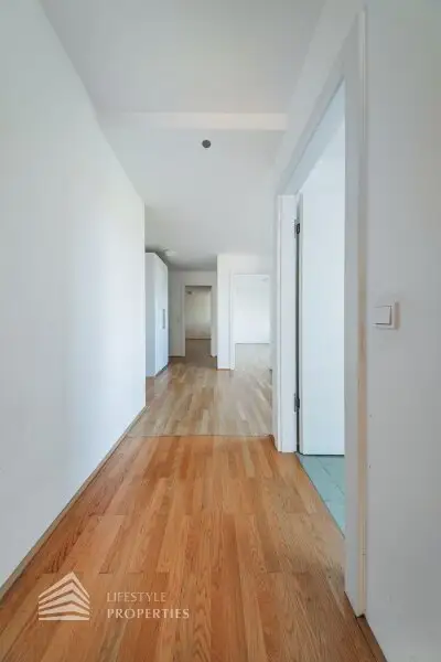 Wunderschöne 5 - Zimmer Wohnung mit Terrasse und Garten