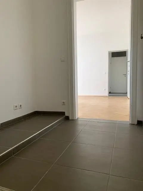 Kompakte 4-Zimmer-Wohnung mit hofseitigem Balkon - verfügbar ab November 2025
