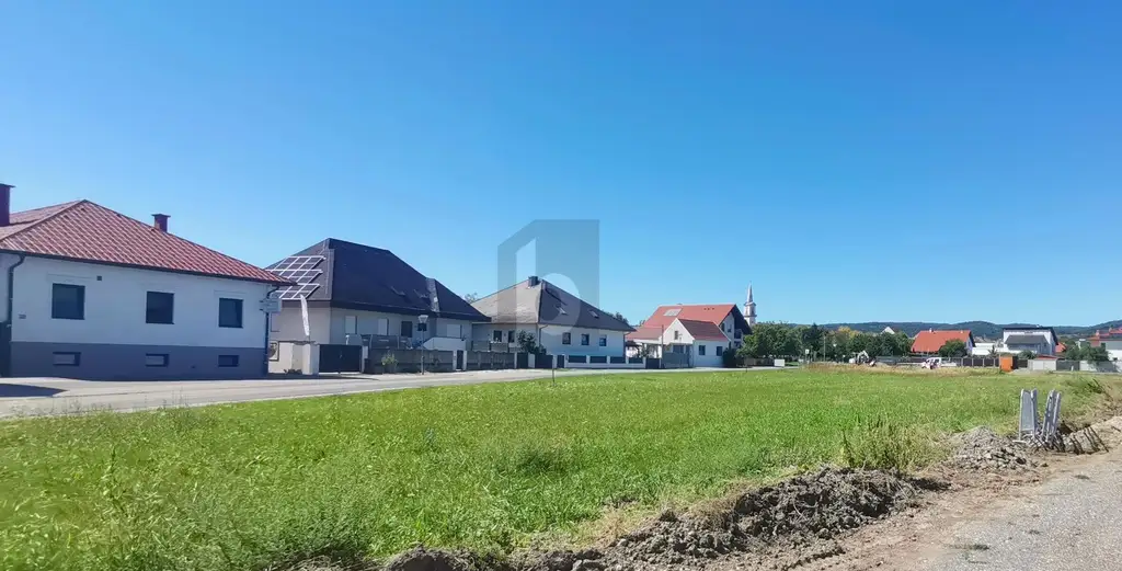 RUHIG GELEGEN - BIS ZU ACHT WOHNEINHEITEN MÖGLICH