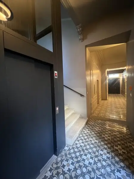 Altbau-Charme! 67 m² Wohnung beim Naschmarkt mit exklusiver Balkon-Möglichkeit in generalsaniertem Haus