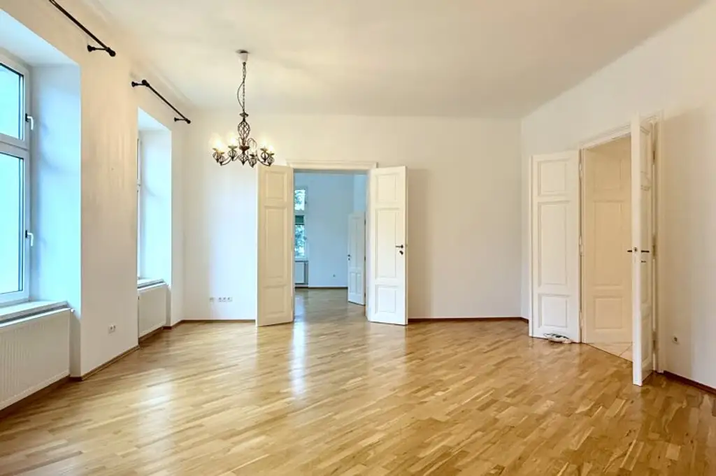 Großzügige Altbauwohnung im Zentrum von Pressbaum