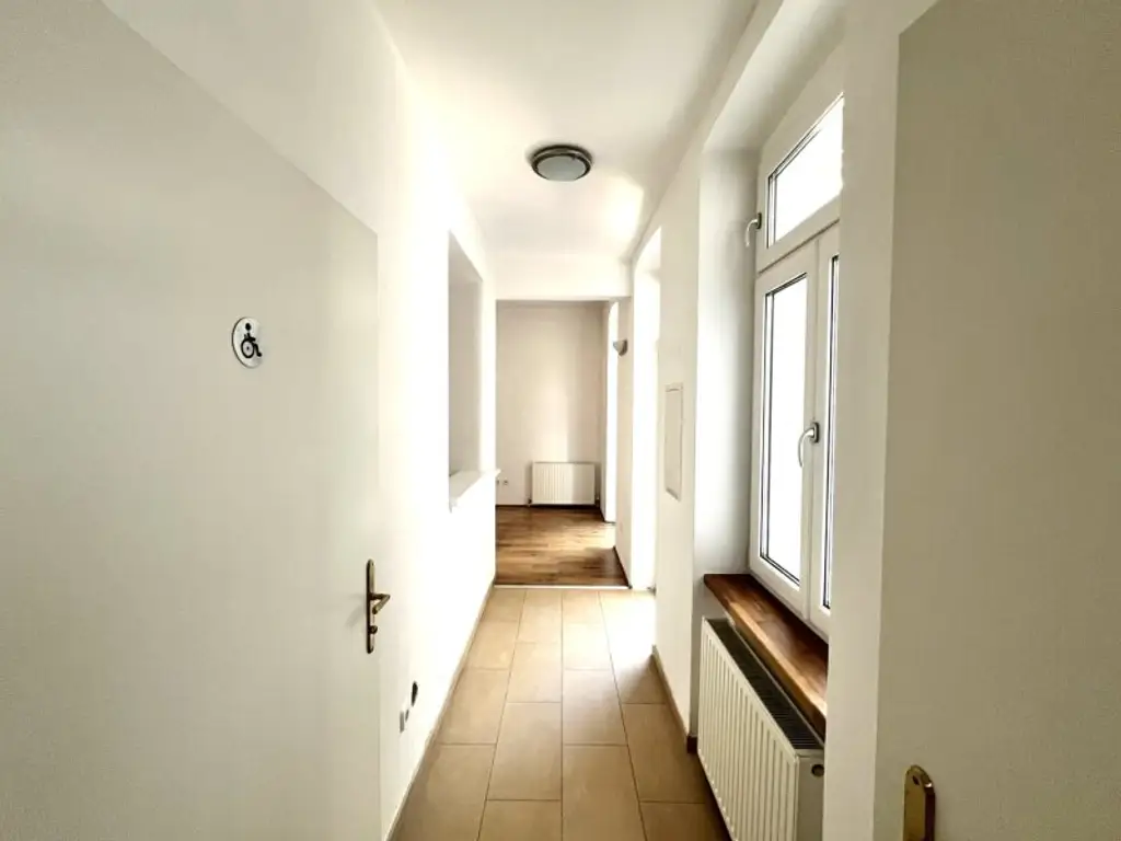 Großzügige 3-Zimmer-Praxis oder Büro mit Gartenterrasse in Wien 12 - Hetzendorf inkl. Gartenterrasse - barrierefrei(!)