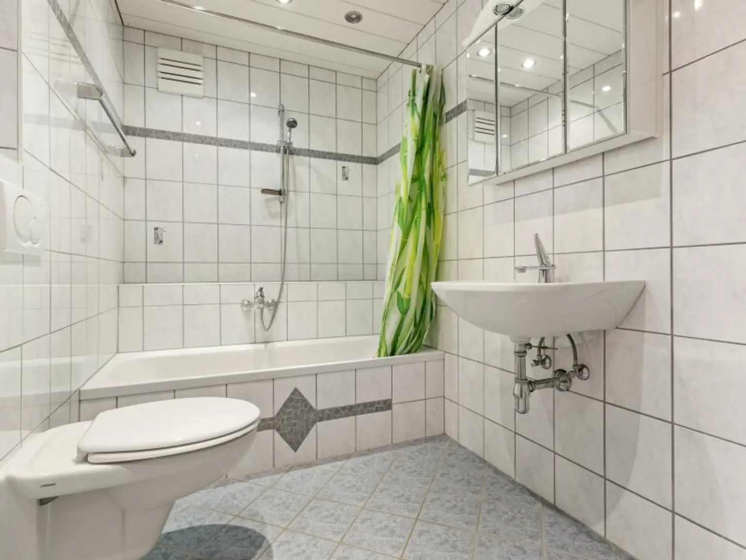 Schönes 247m² Mehrfamilienwohnhaus mit 4 Wohnungen am Weißensee mit Seeblick und Seenähe in TOPLAGE