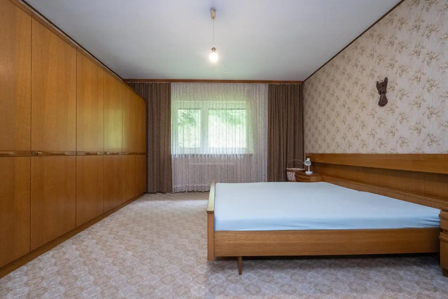 WOHNEN IM GRÜNEN – 242 m² WOHN-NUTZFLÄCHE – 3.903 m² GRUNDSTÜCK! Charmantes Einfamilienhaus voller Potenzial und zahlreicher Gestaltungsmöglichkeiten!