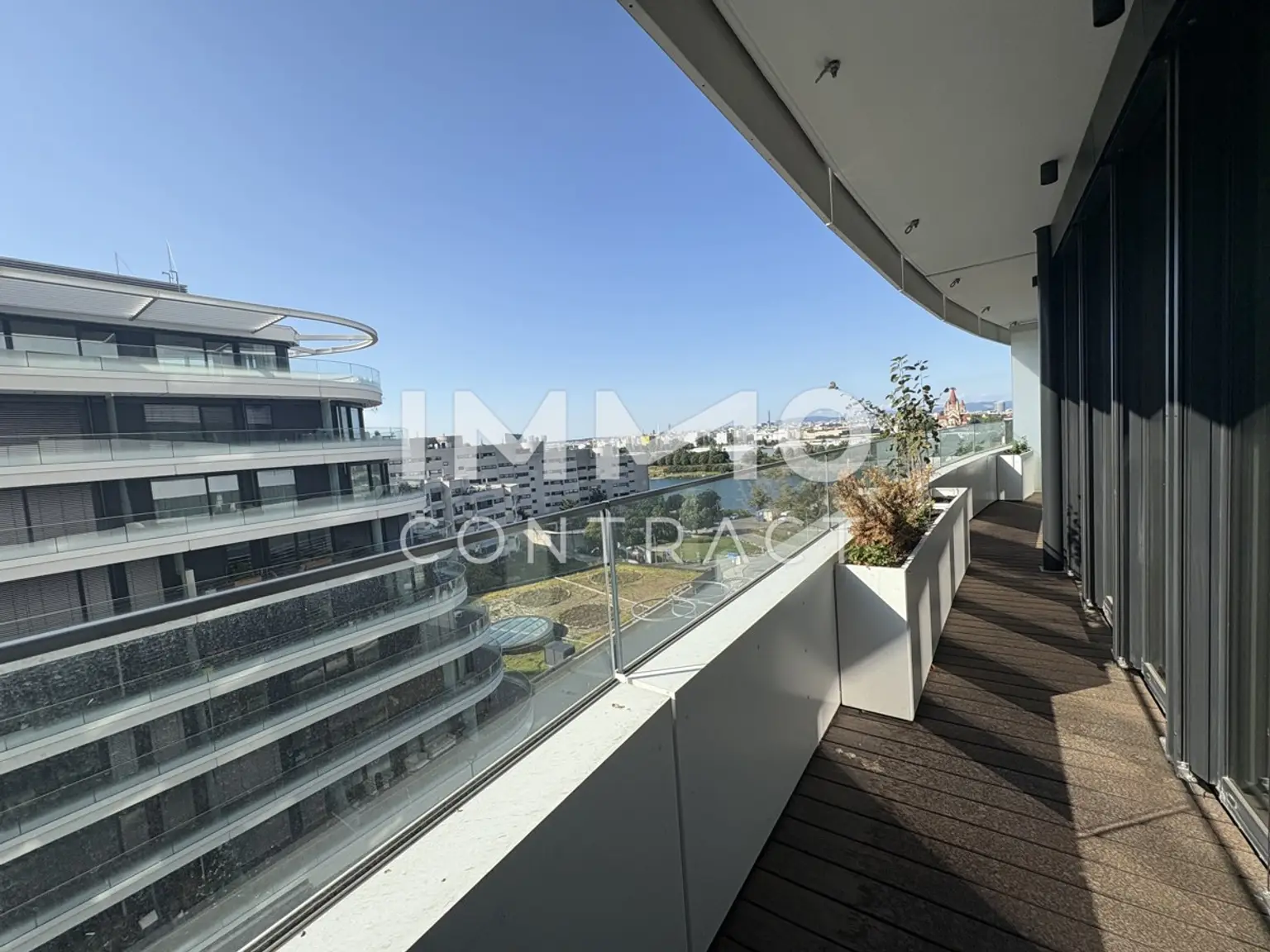 NEU & ERSTBEZUG: Gemütliche Dreizimmer-Wohnung mit viel Ruhe & Sonne (Pool, Gym, Spa, Shop, Lounges)