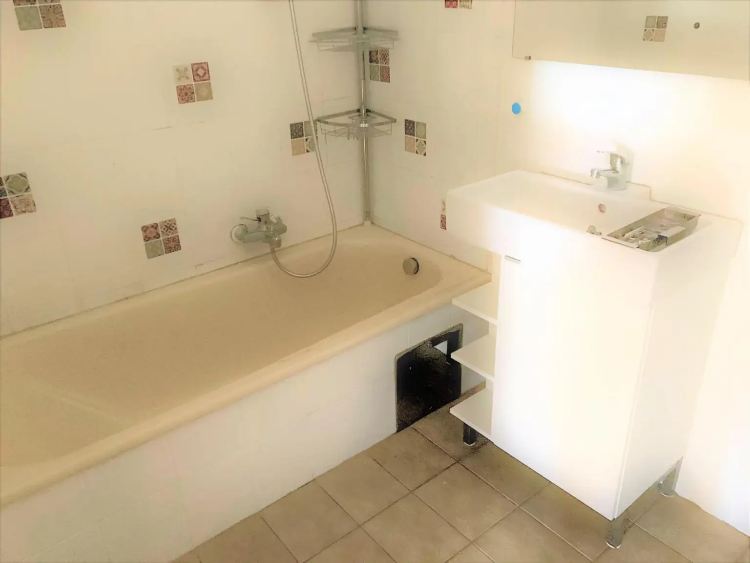 TOLLE WOHNUNG IN RUHIGER LAGE - TIEFGARAGENPLATZ INKLUSIVE