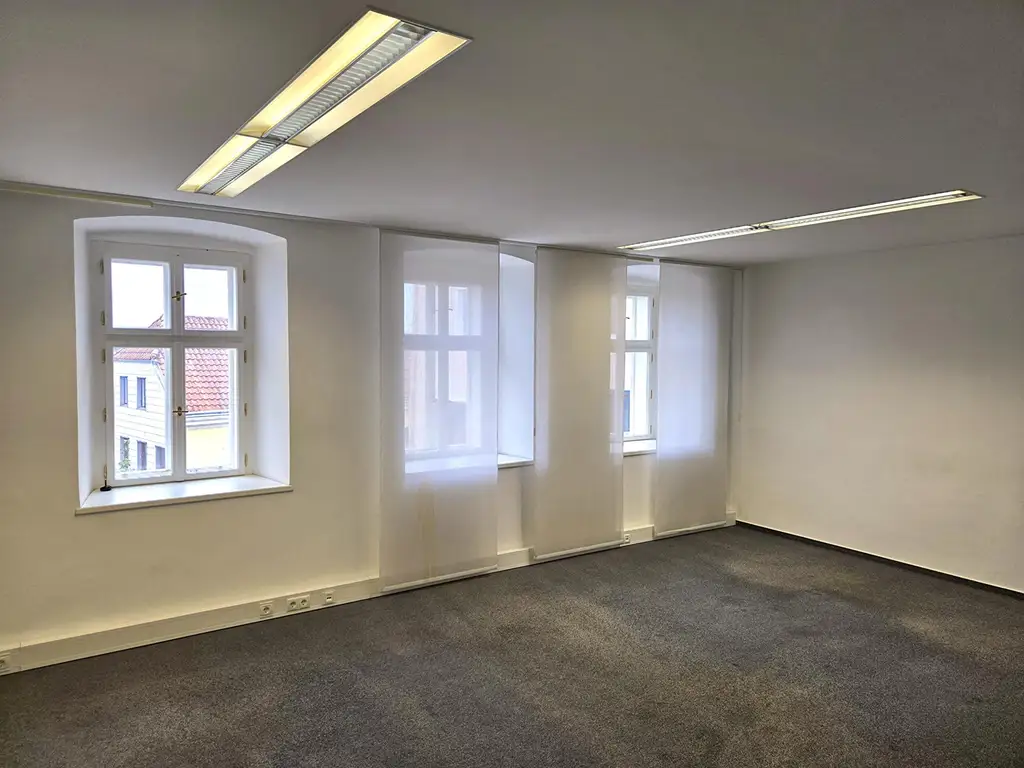 Freundliche Geschäftsräumlichkeit, Büro, Ordination oder Kanzlei im Erdgeschoss im Zentrum Haag zu mieten