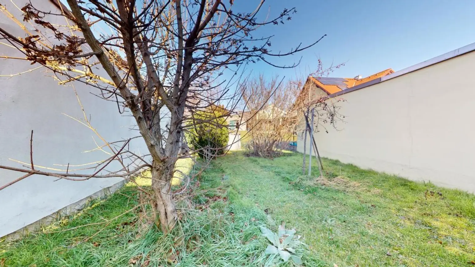 Althaus und Garten mit Perspektive