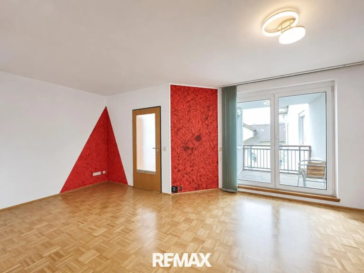 Wohnzimmer mit Ausgang zur Loggia