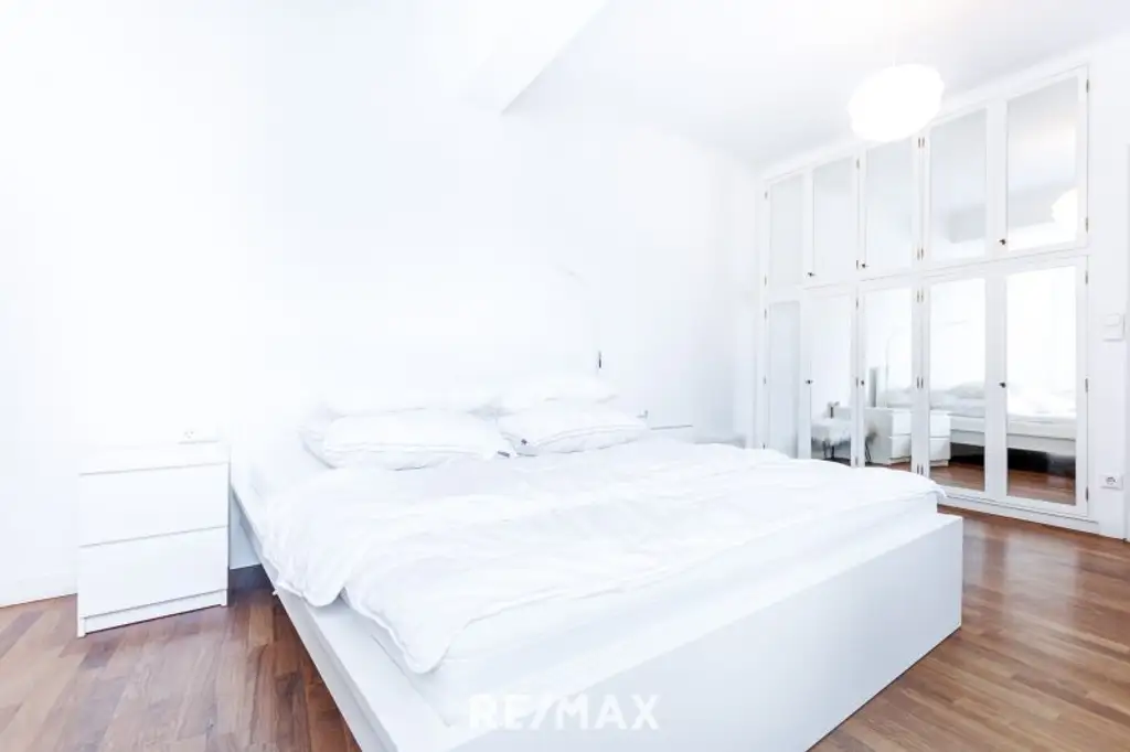 Lichtdurchflutete 2-Zimmer Wohnung im historischen Herzen Wiens