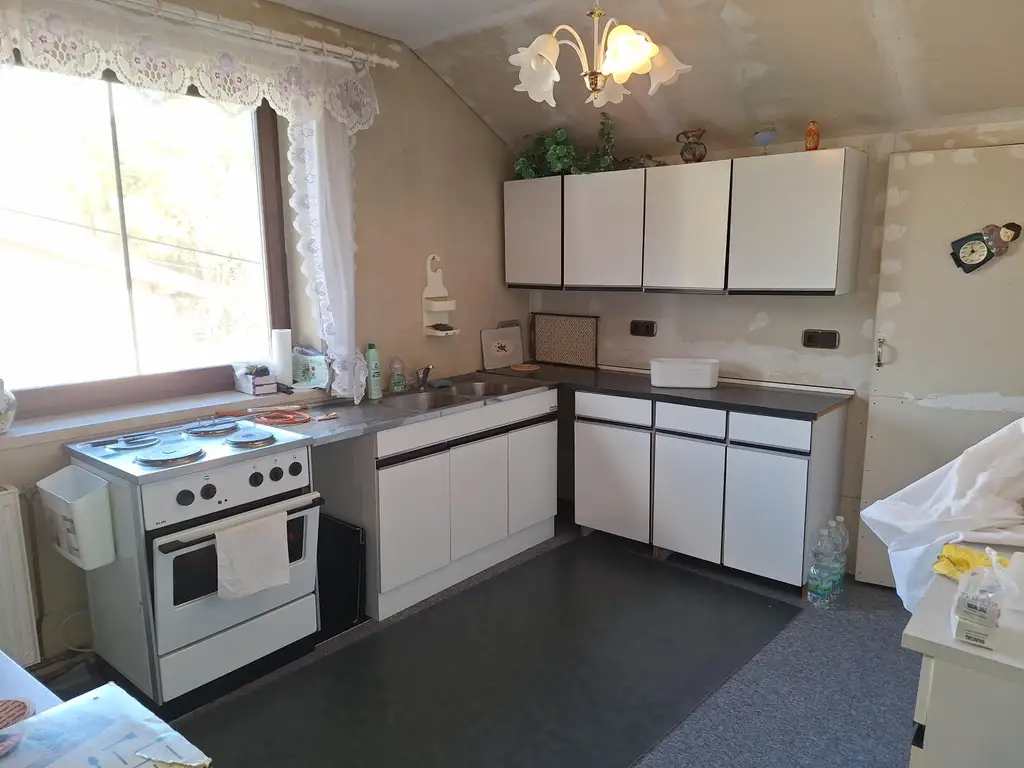 Absolut ruhig gelegen Villa mit überdachtem Pool, direkt am Waldrand auf 2.003 m² Grundstück.