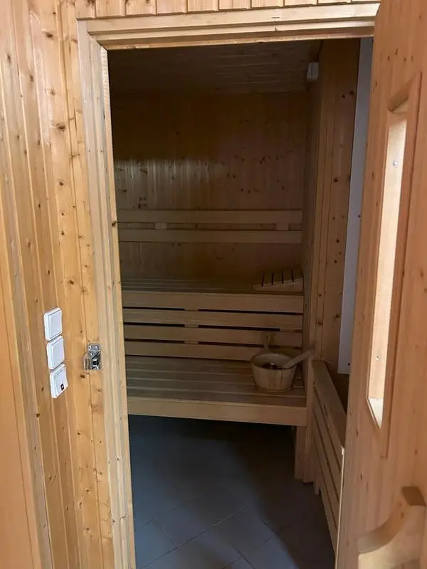 11 Sauna