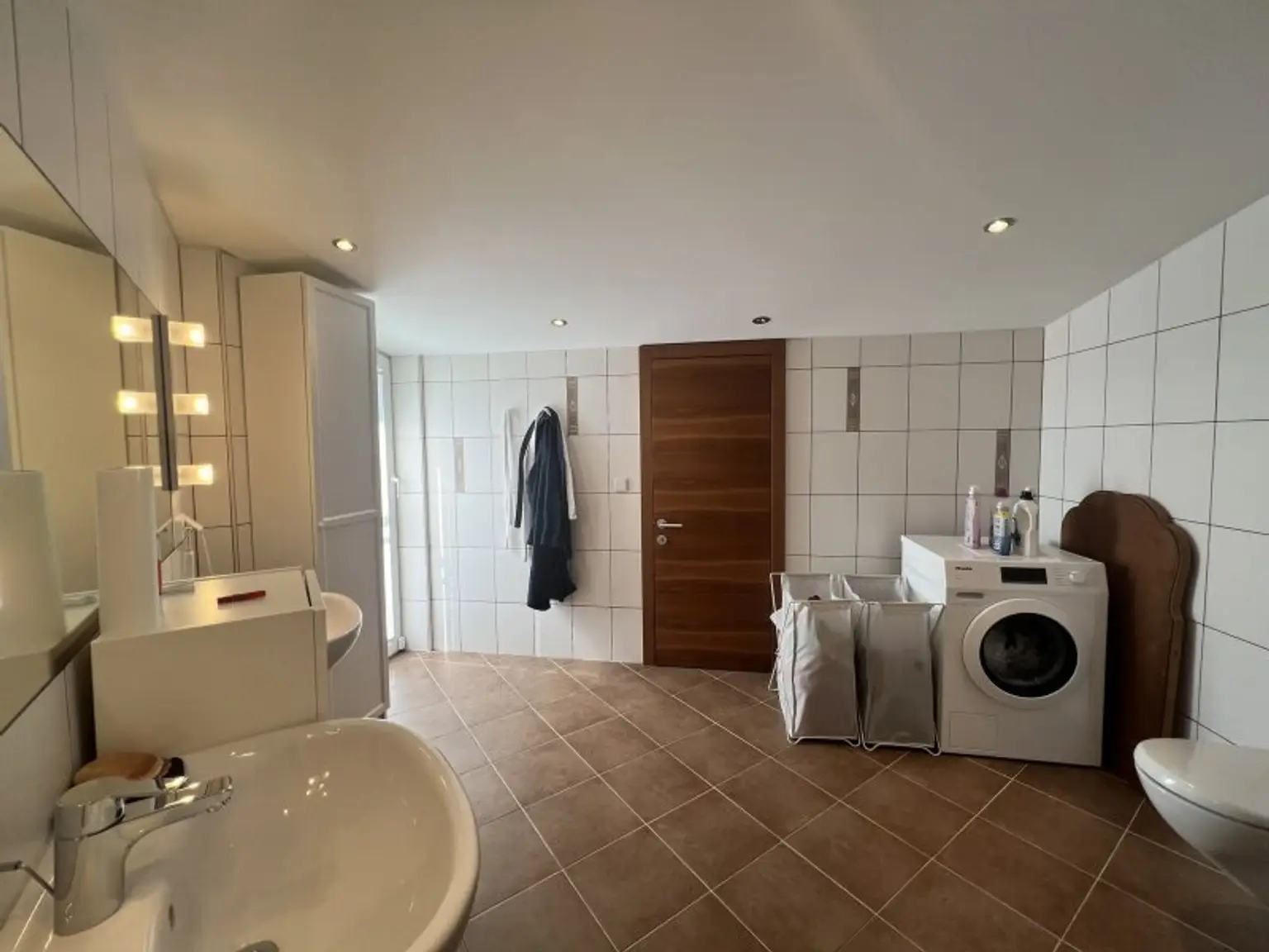 Moderne, zentrumsnahe Familienvilla mit großem Garten in gefragter Grünruhelage (!)