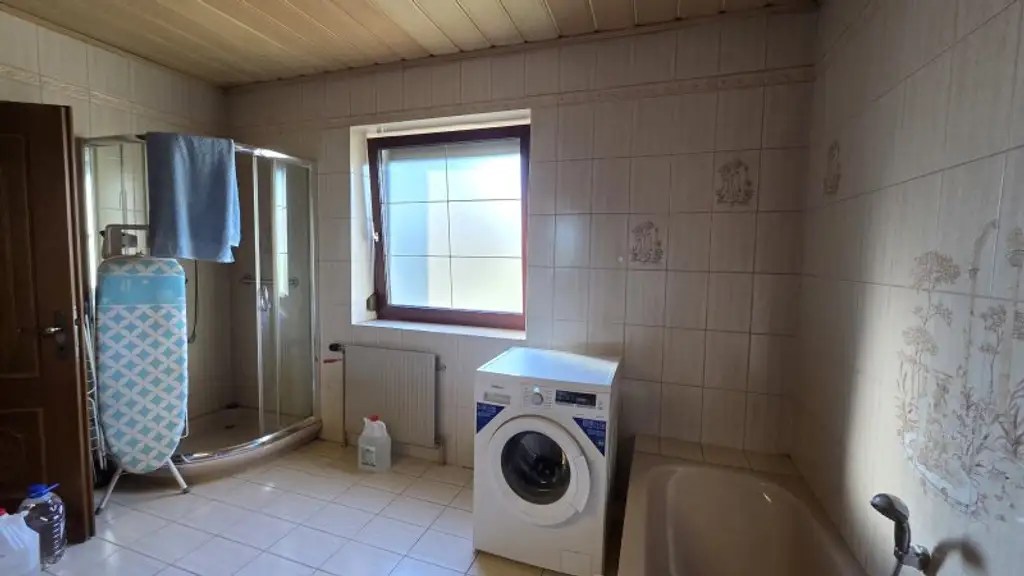 Geräumiges Einfamilienhaus in Silberwald mit Pool, Photovoltaikanlage und KFZ Garage – Ihr neues Zuhause wartet!