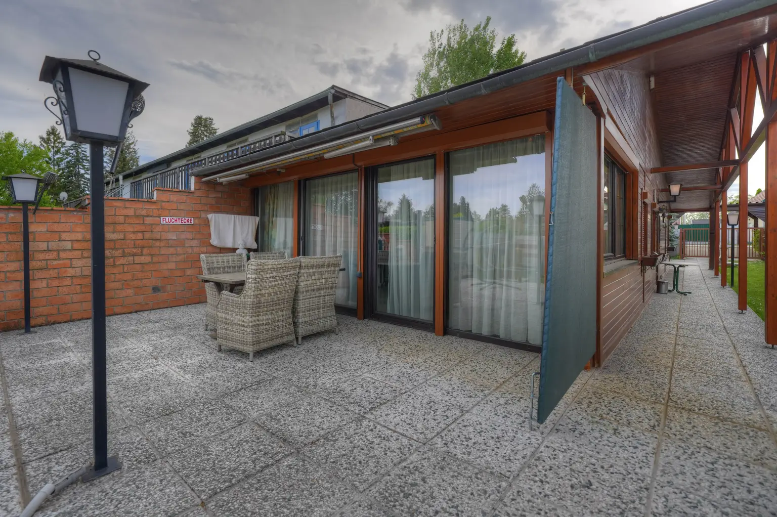 ENTWURF ** Urlaub zu Hause - Nur ca. 100 Meter vom Neufelder See entfernt – charmantes Haus auf Pachtgrund + Pool, Sauna & Gästezimmer ** ENTWURF