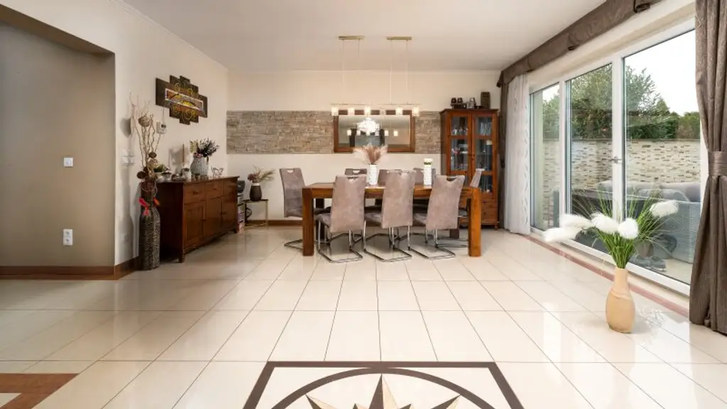 ! "take your bags and move in" ! 4,5 Zimmer, Terrasse, Garage & Pool! Grünruhelage!