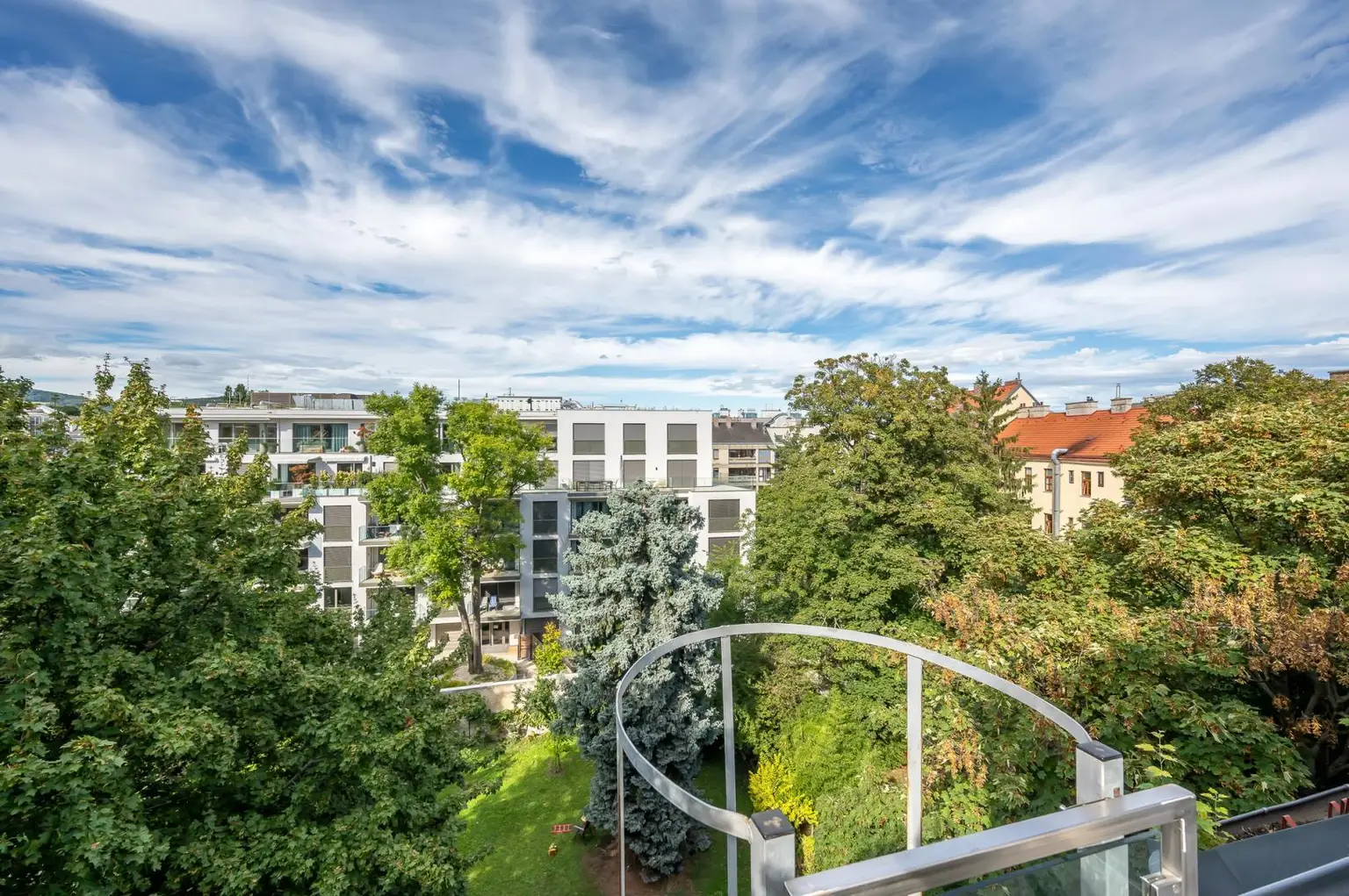 Seltene Gelegenheit in Döbling! Zentrales Luxus-Penthouse mit vier Dachterrassen und Pool