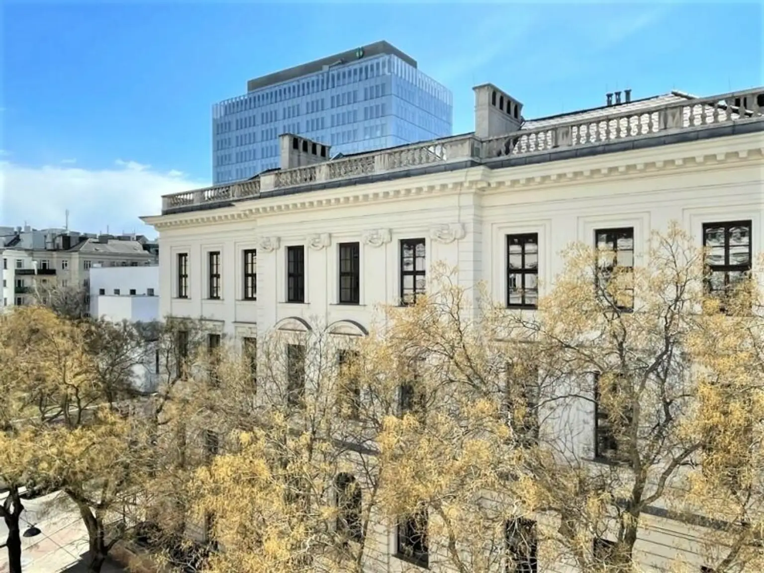 ROCHUSMARKT-NÄHE, sonnige 103 m2 Altbau, 3 Zimmer, WG-geeignet, Küche, Wannenbad, Parketten, Geusaugasse