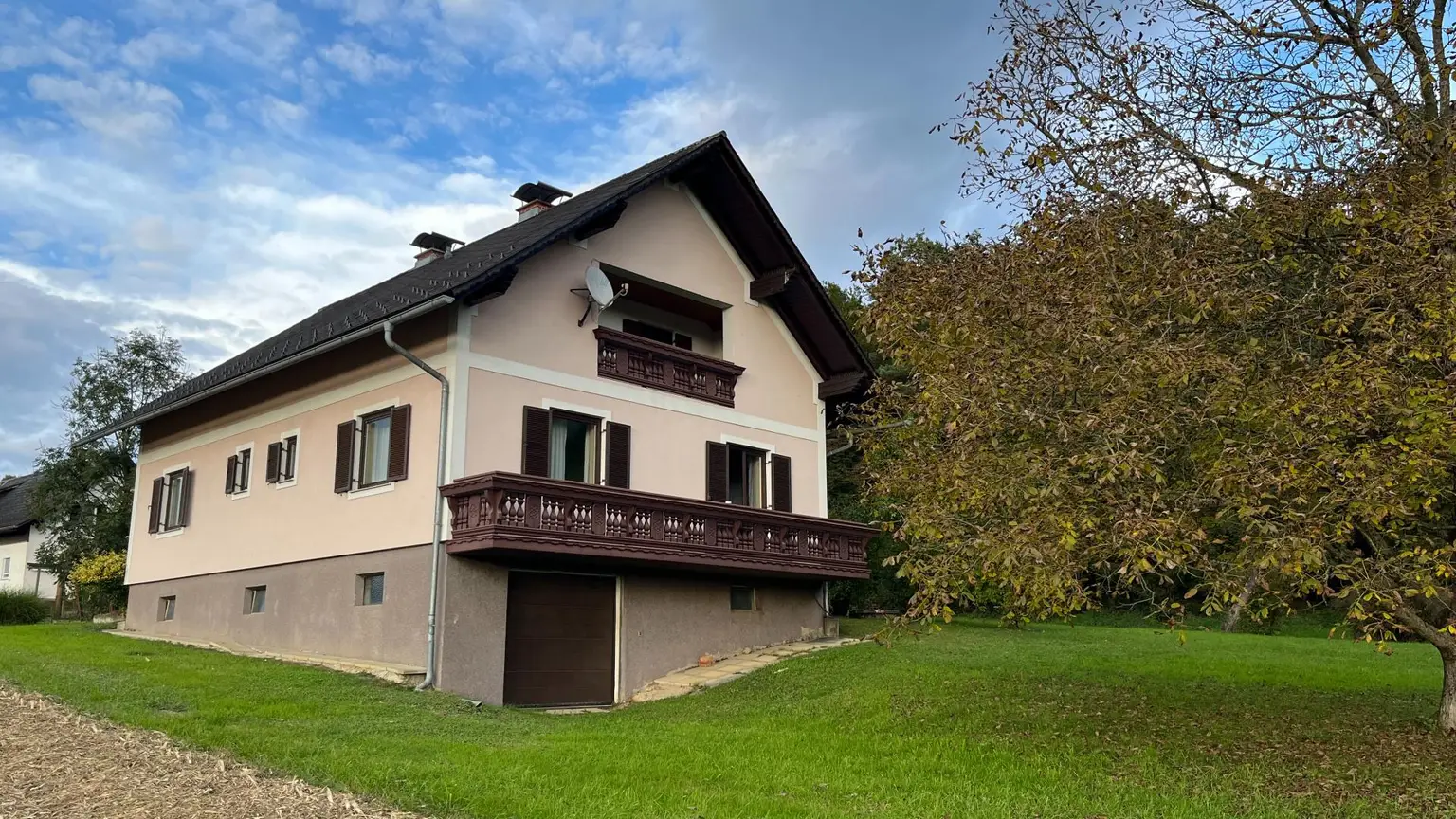 Haus in ruhiger Lage mit Erweiterungsmöglichkeit und großem Nebengebäude!