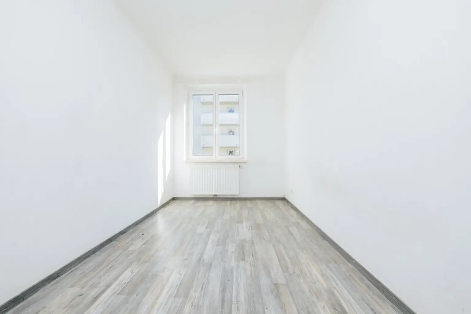PROVISIONSFREI I RENOVIERT I ELEGANTE DUSCHE I EXKLUSIVE EINBAUKÜCHE I NÄHE ZUM BAHNHOF I TIERFREUNDLICH I ZEITGEMÄSS WOHNEN I OPTIMALE RAUMAUFTEILUNG I PROJEKT WOHNEN I