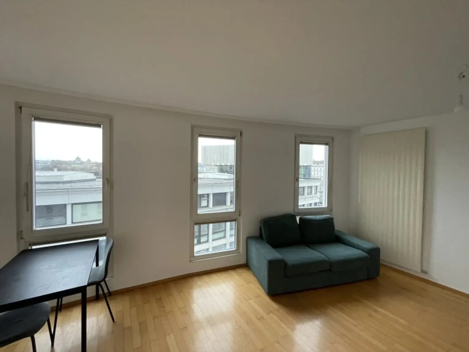 MODERNES 42 m²-APARTMENT BEIM KARLSPLATZ - GARAGE!
